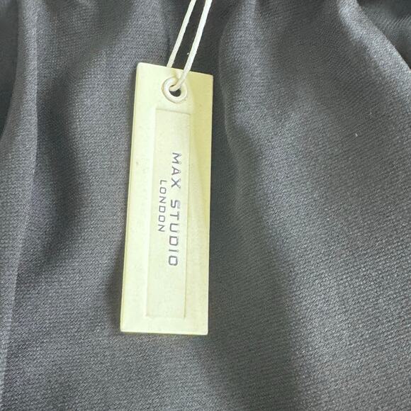 New MAX STUDIO Black Mock Neck Halter
Keyhole Stretch Crepe Jumpsuit Womens Sz M - Picture 10 of 16